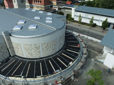 Edelstahldacheindeckung rollennahtgeschweißt an der katholischen Kirche Sankt Marien in Gunzenhausen – Bild 12